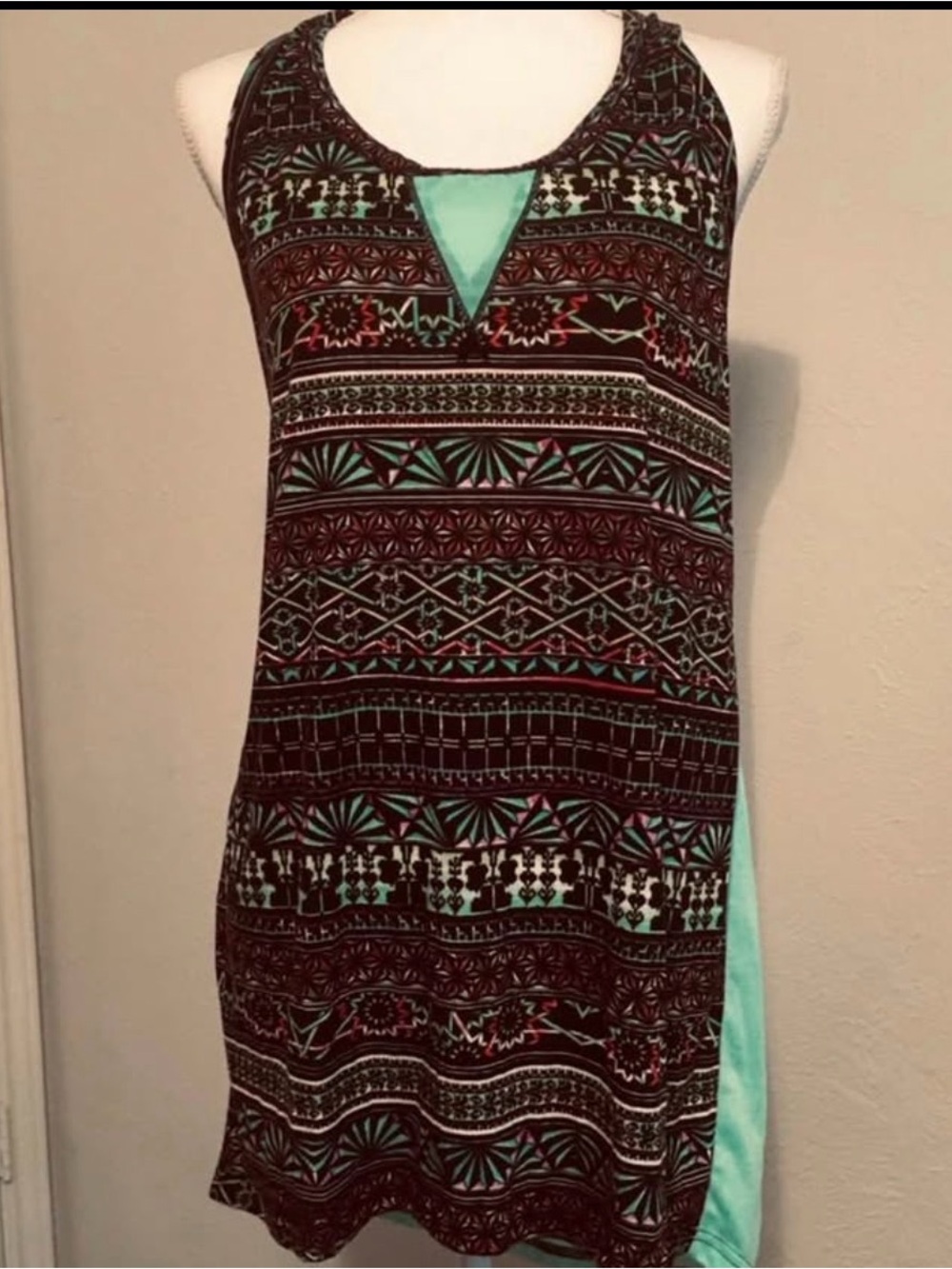 Sleeveless Aztec-Print Tank Top with Mint Accent